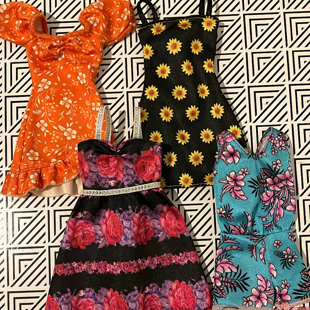 DOLL CLOTHES: FOUR PIECE FLORAL SET